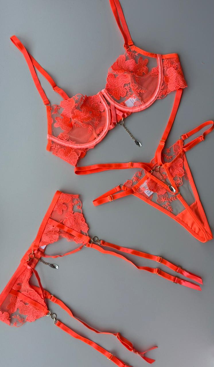 HOT LINGERIE SET