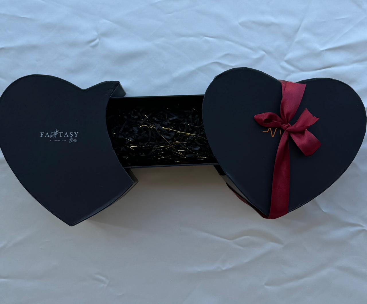THE FESTIVE HEART BOX