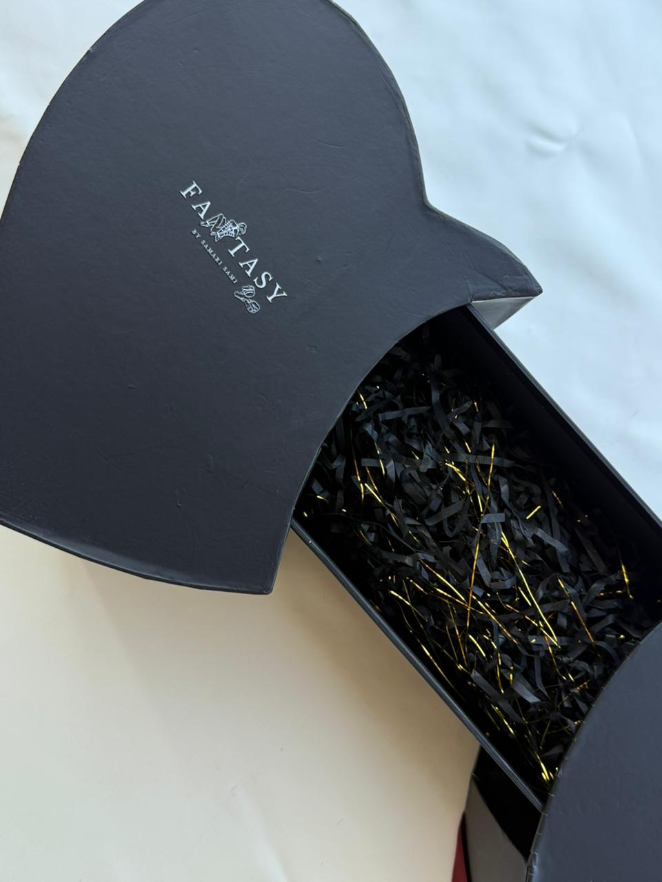 THE FESTIVE HEART BOX