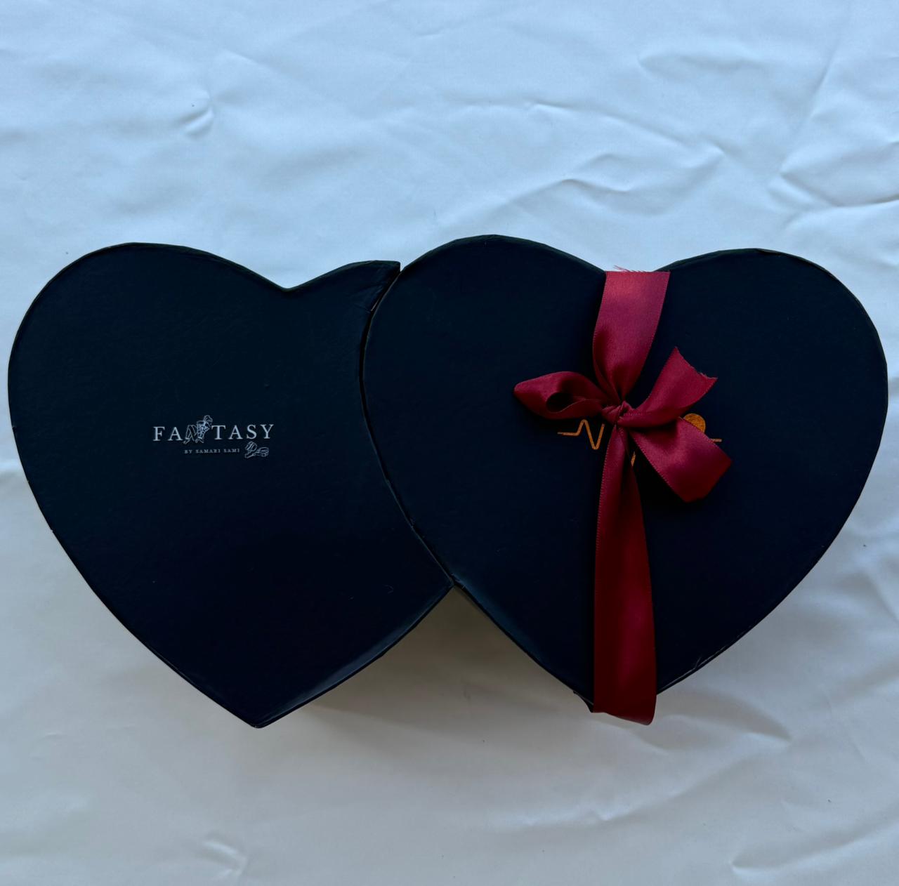 THE FESTIVE HEART BOX